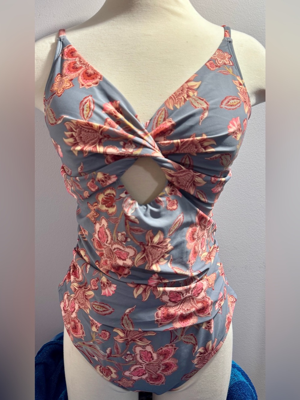 Cupshe Floral Twist Cutout One-Piece Swimsuit